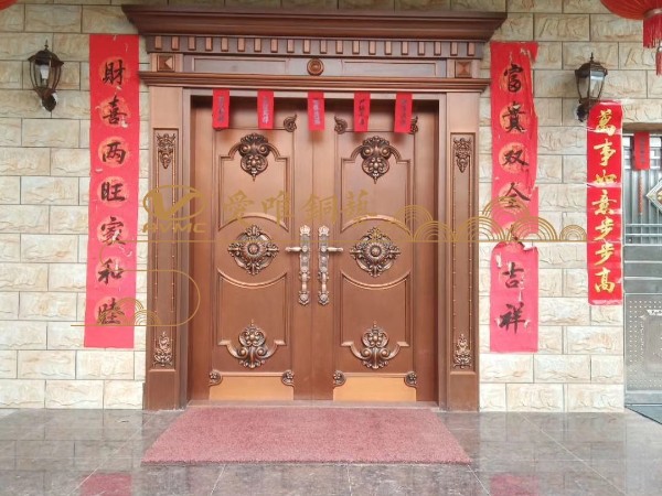 江西贛州張總、羅總豪宅用上愛唯銅藝別墅銅門