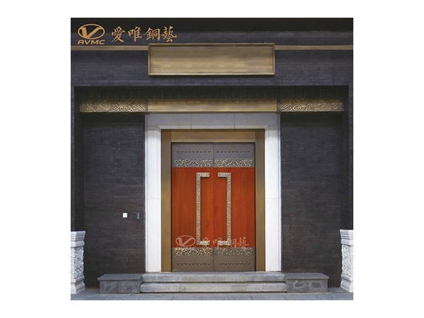 銅門上的花件圖案的寓意是什么？