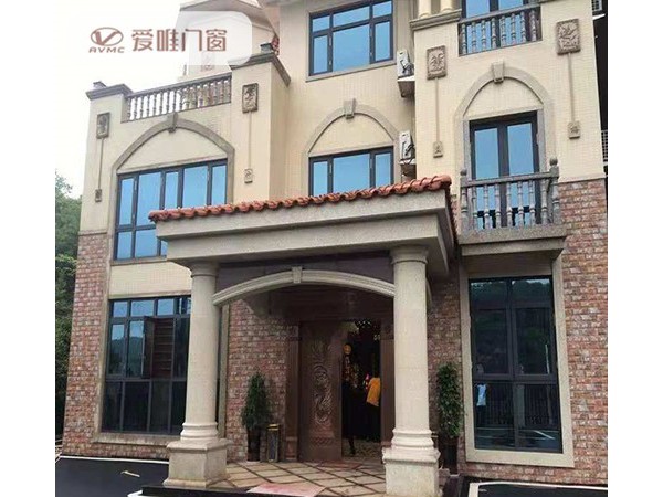 封陽(yáng)臺(tái)窗要怎么樣裝呢？